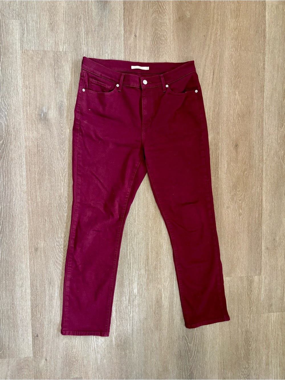 Levi's Classic Straight Jeans in Burgundy - Picture 2 of 5